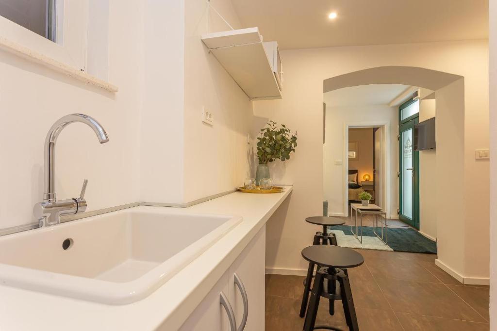 X Boutique Marinac Studio Apartments & Rooms 希贝尼克 外观 照片